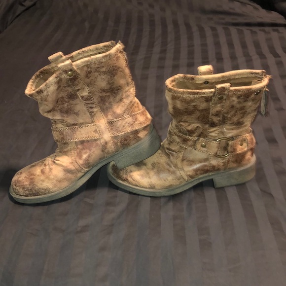 Roxy Shoes - Women’s Roxy brown boots size 8
